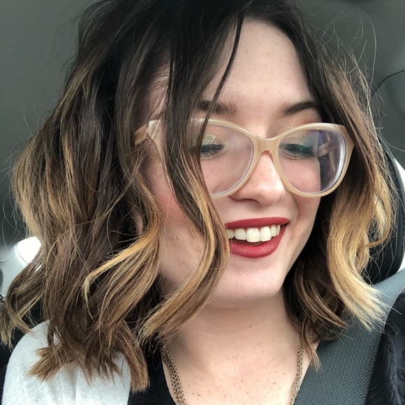 Meet your Posher, Jackie - Picture 3 of 3